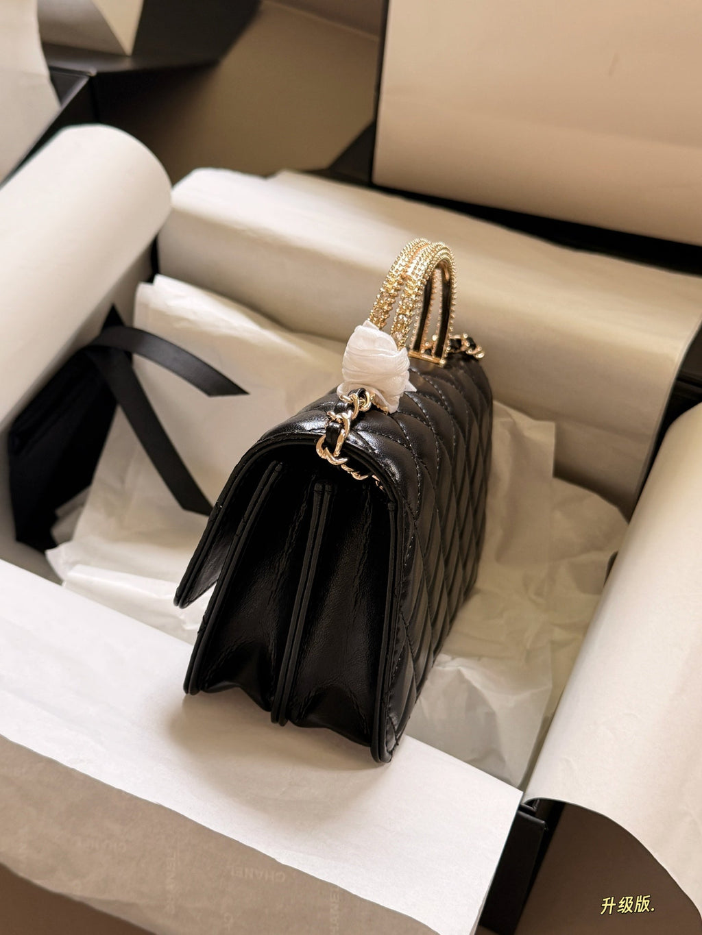 Luxury and Contemporary-Luxury Handbags Crafted Exclusively for Elegant Ladies-9