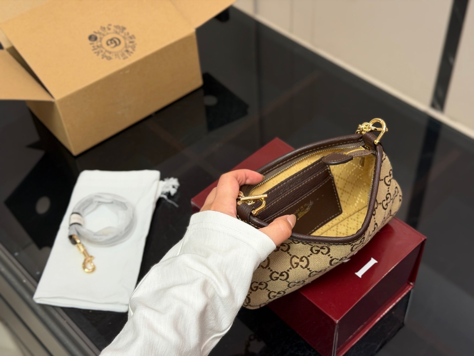High-End Women's Fashion Handbags-20
