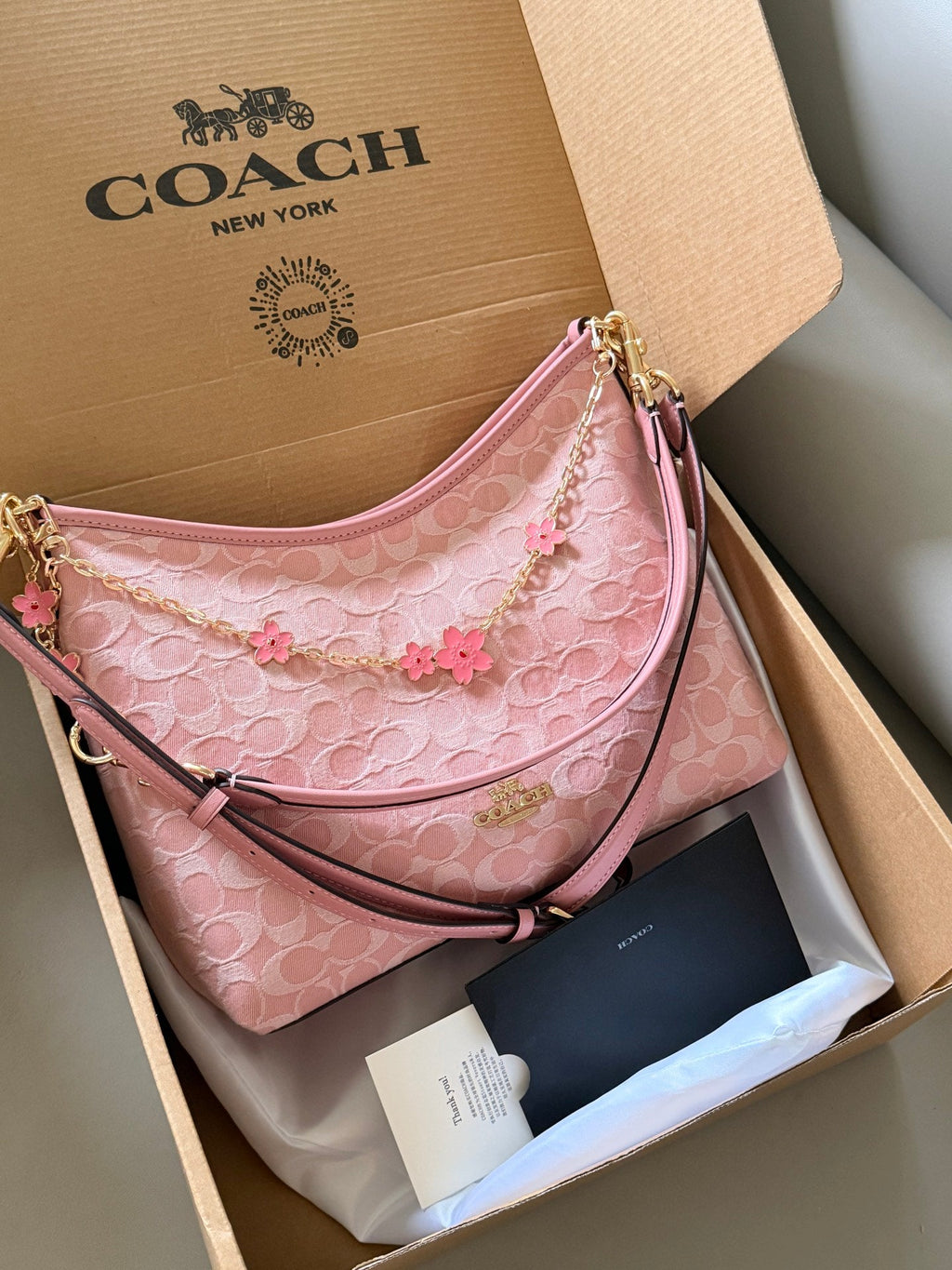 Luxury and Contemporary-Luxury Handbags Crafted Exclusively for Elegant Ladies-6
