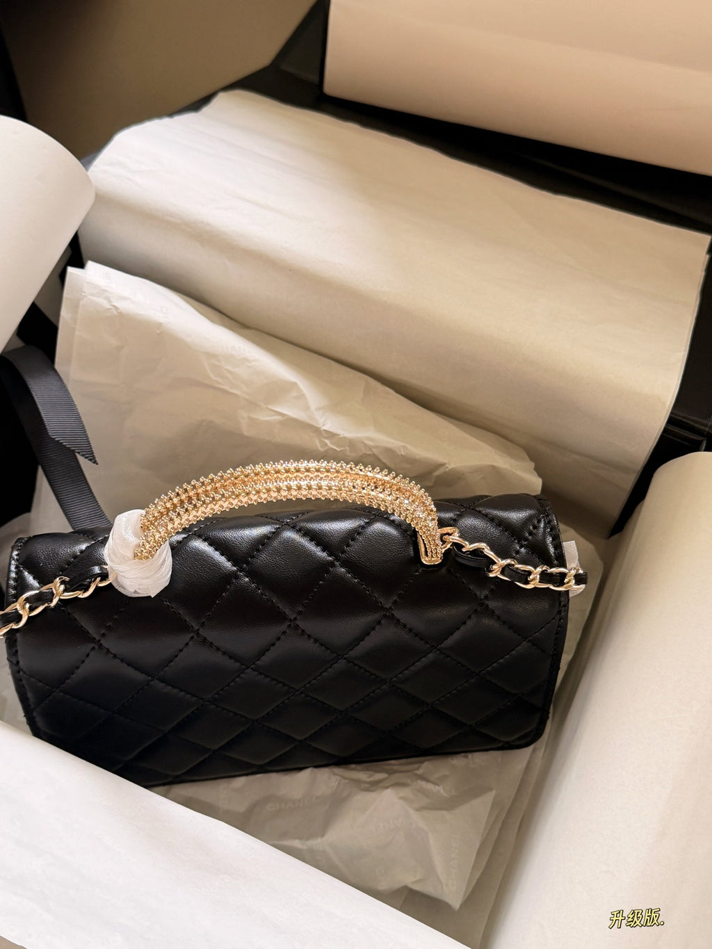 Luxury and Contemporary-Luxury Handbags Crafted Exclusively for Elegant Ladies-9