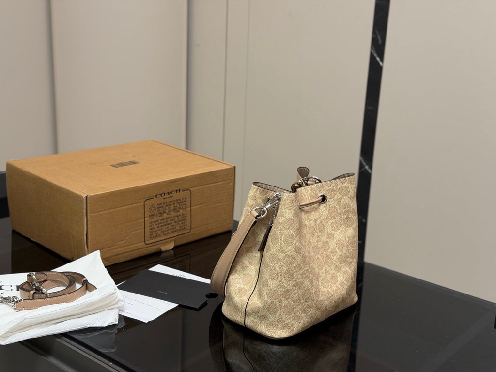 High-End Women's Fashion Handbags-21