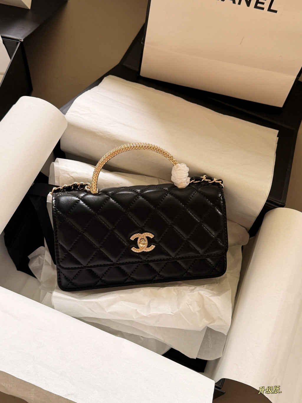 Luxury and Contemporary-Luxury Handbags Crafted Exclusively for Elegant Ladies-9