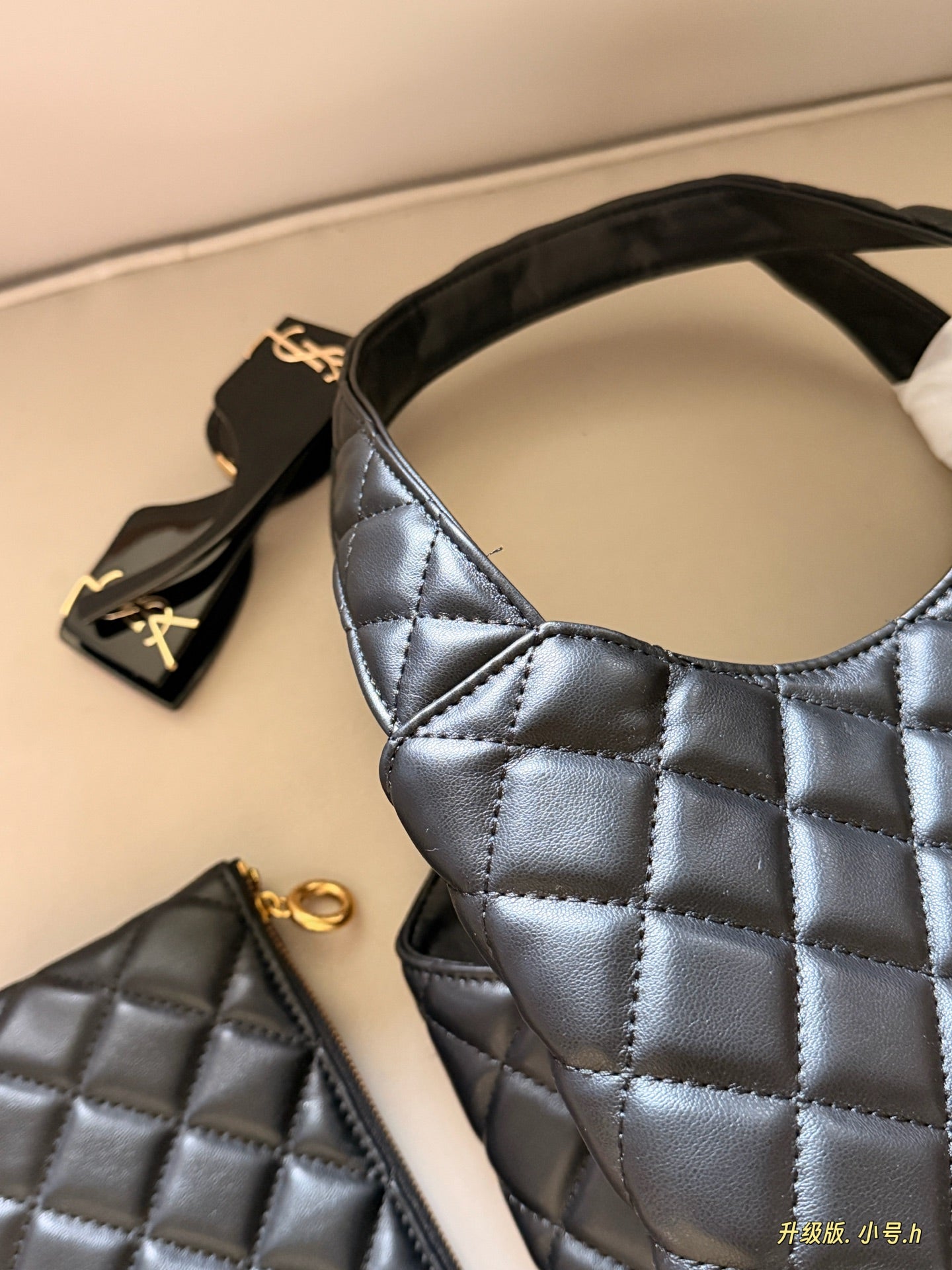 Luxury and Contemporary-Luxury Handbags Crafted Exclusively for Elegant Ladies-4