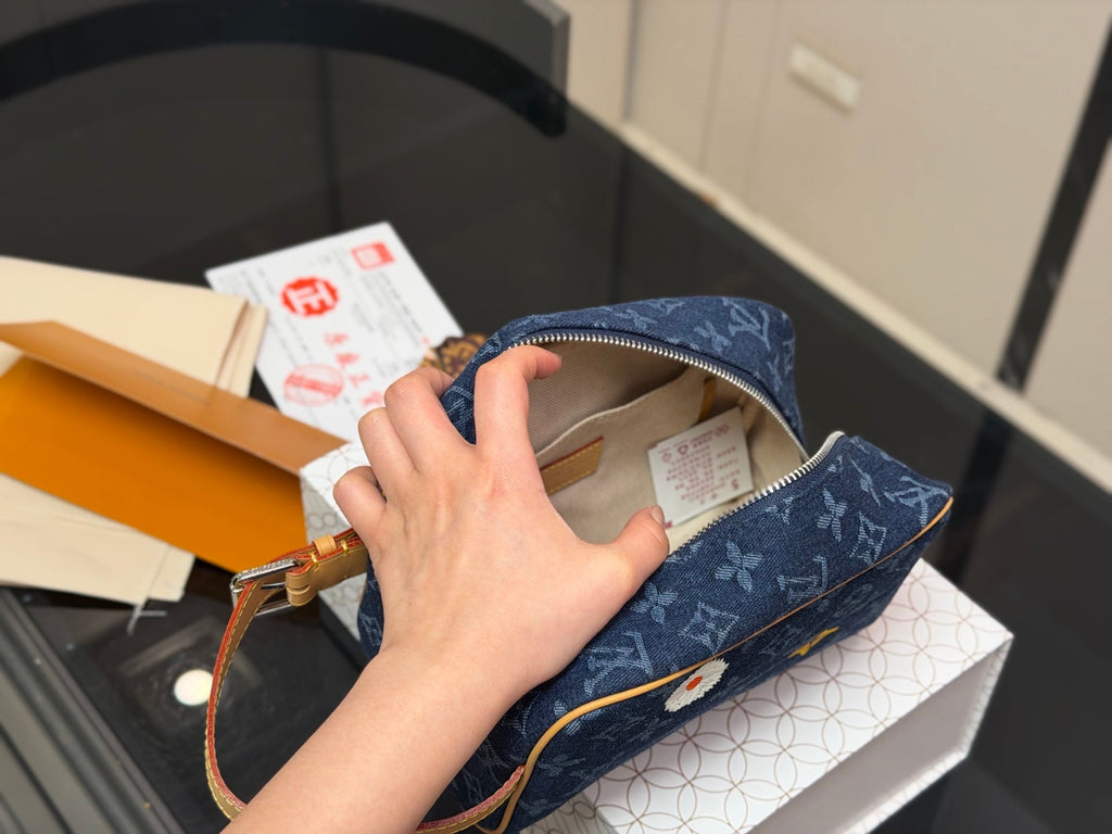 High-End Women's Fashion Handbags-15