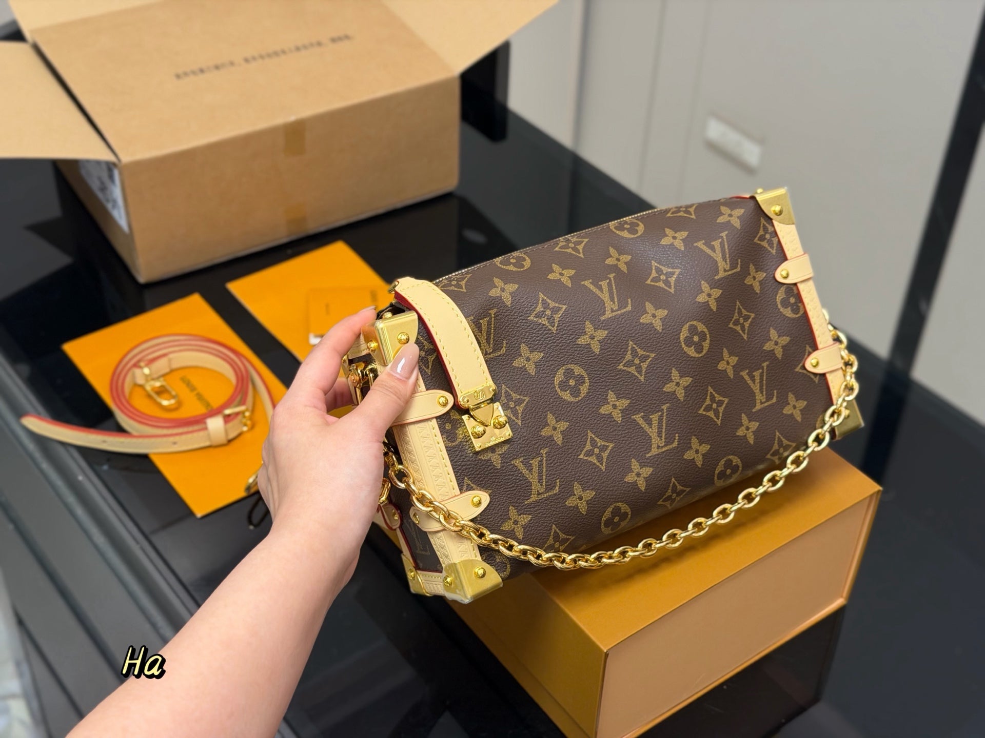 High-End Women's Fashion Handbags-24