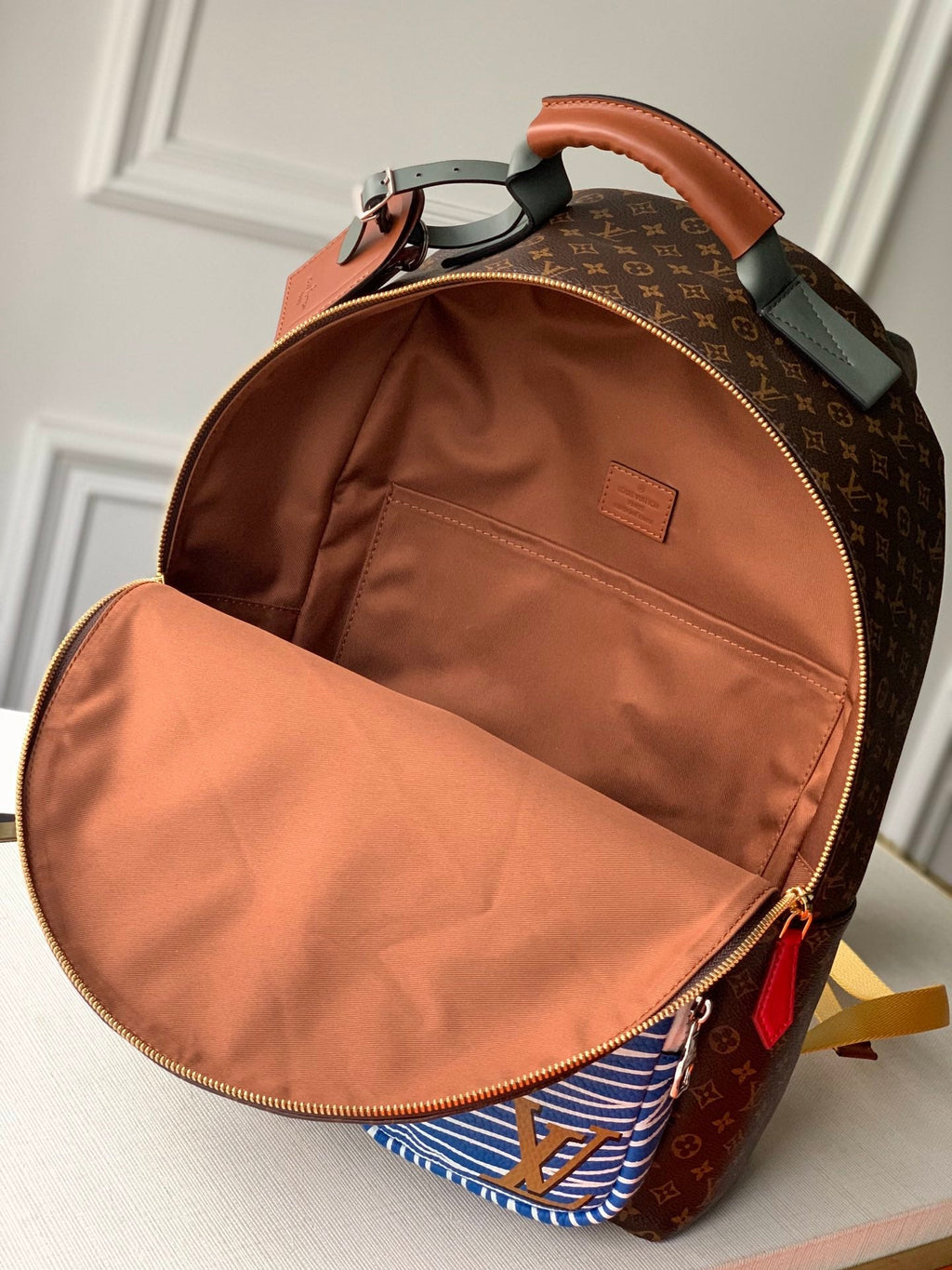 L V Multi Backpack [ 32 x 41 x 15cm ]