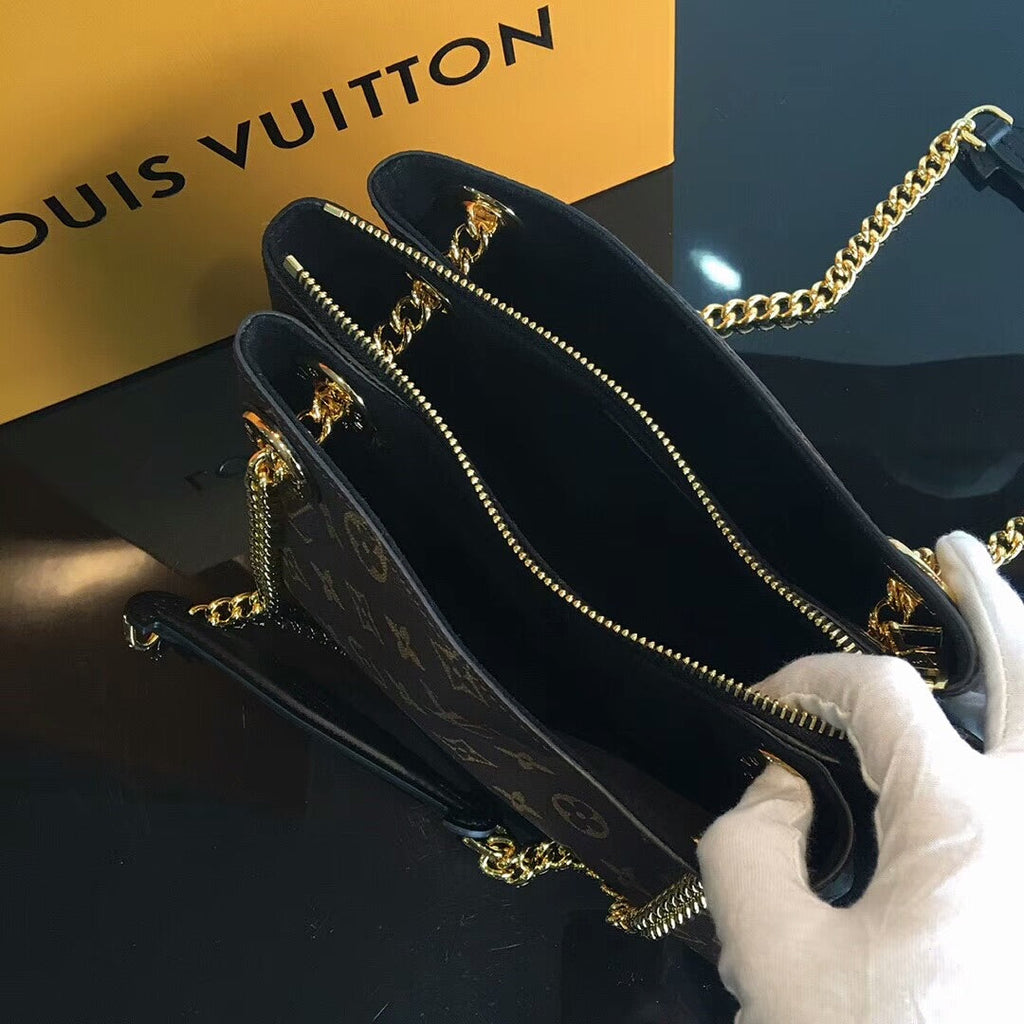 Metal chain handbag