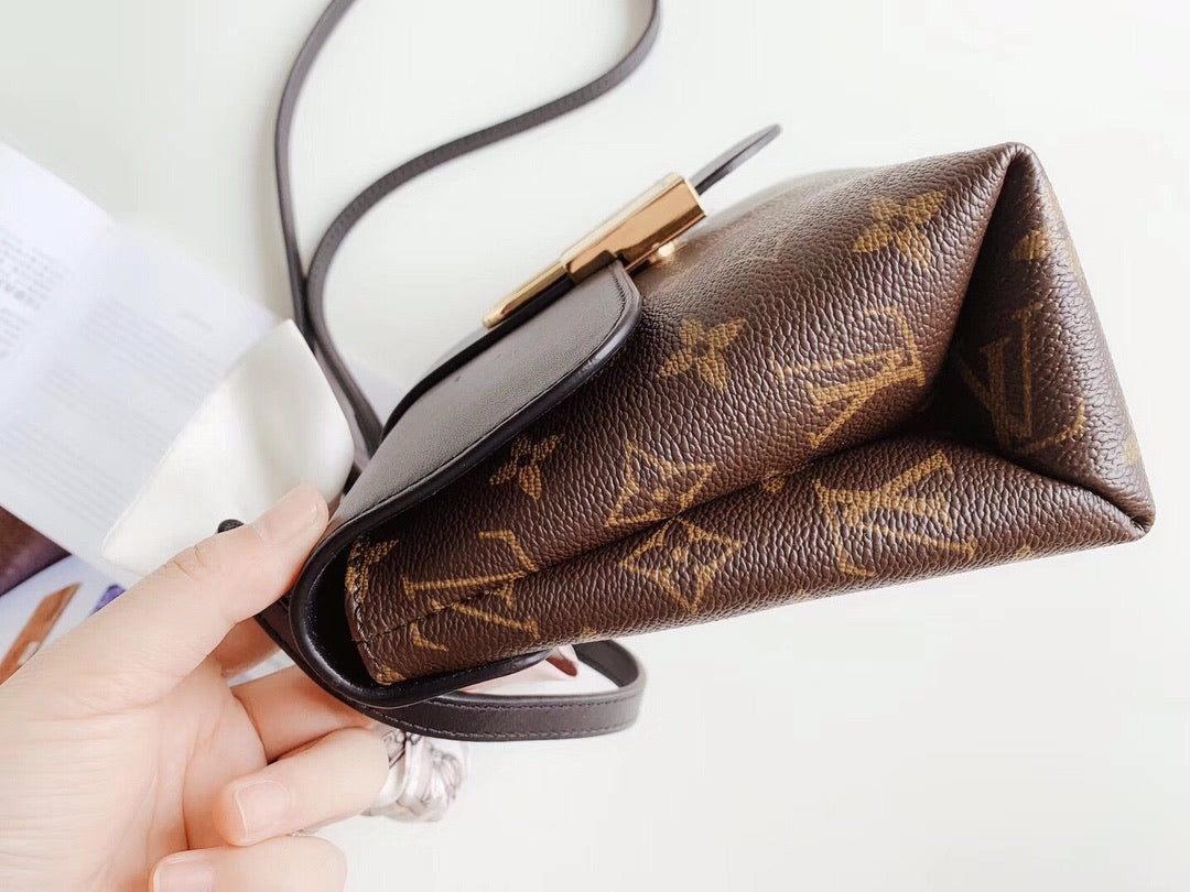 L handbag