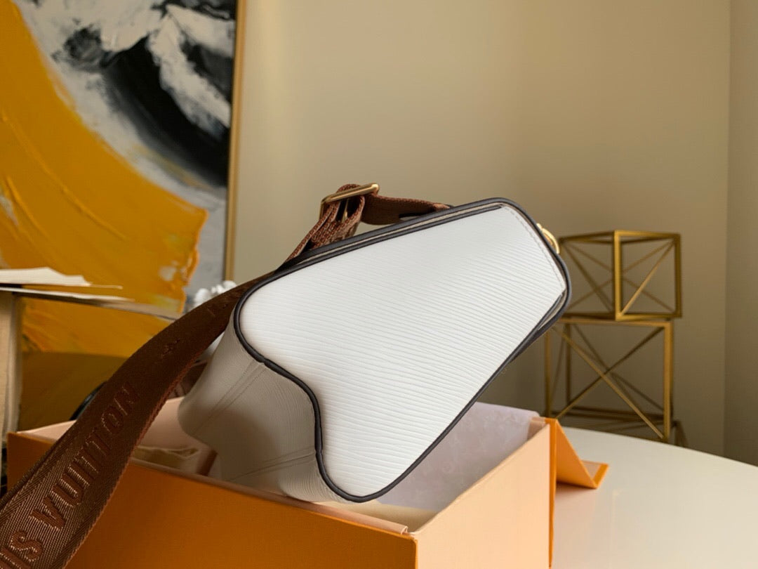 mon white handbag
