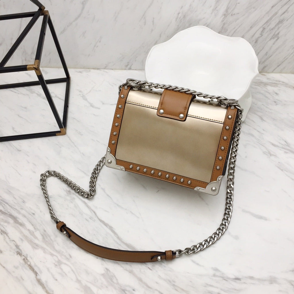 P r a d a cahier