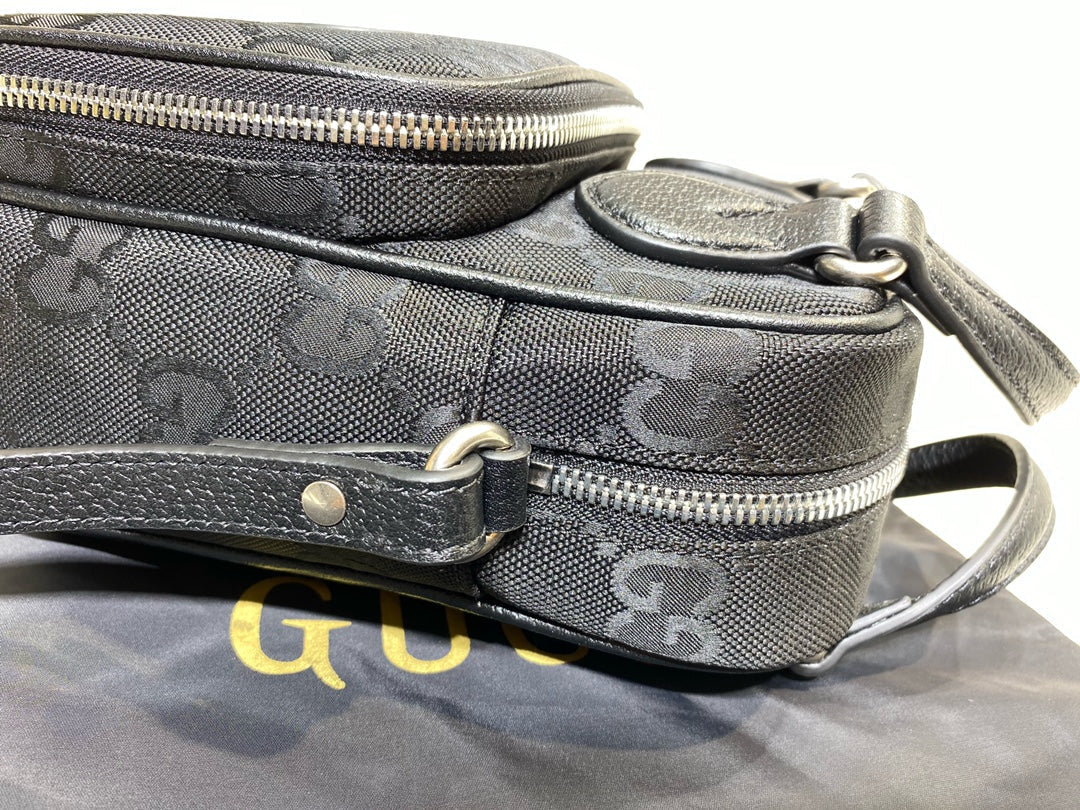 G u c c i backpack 16*22*8.5cm