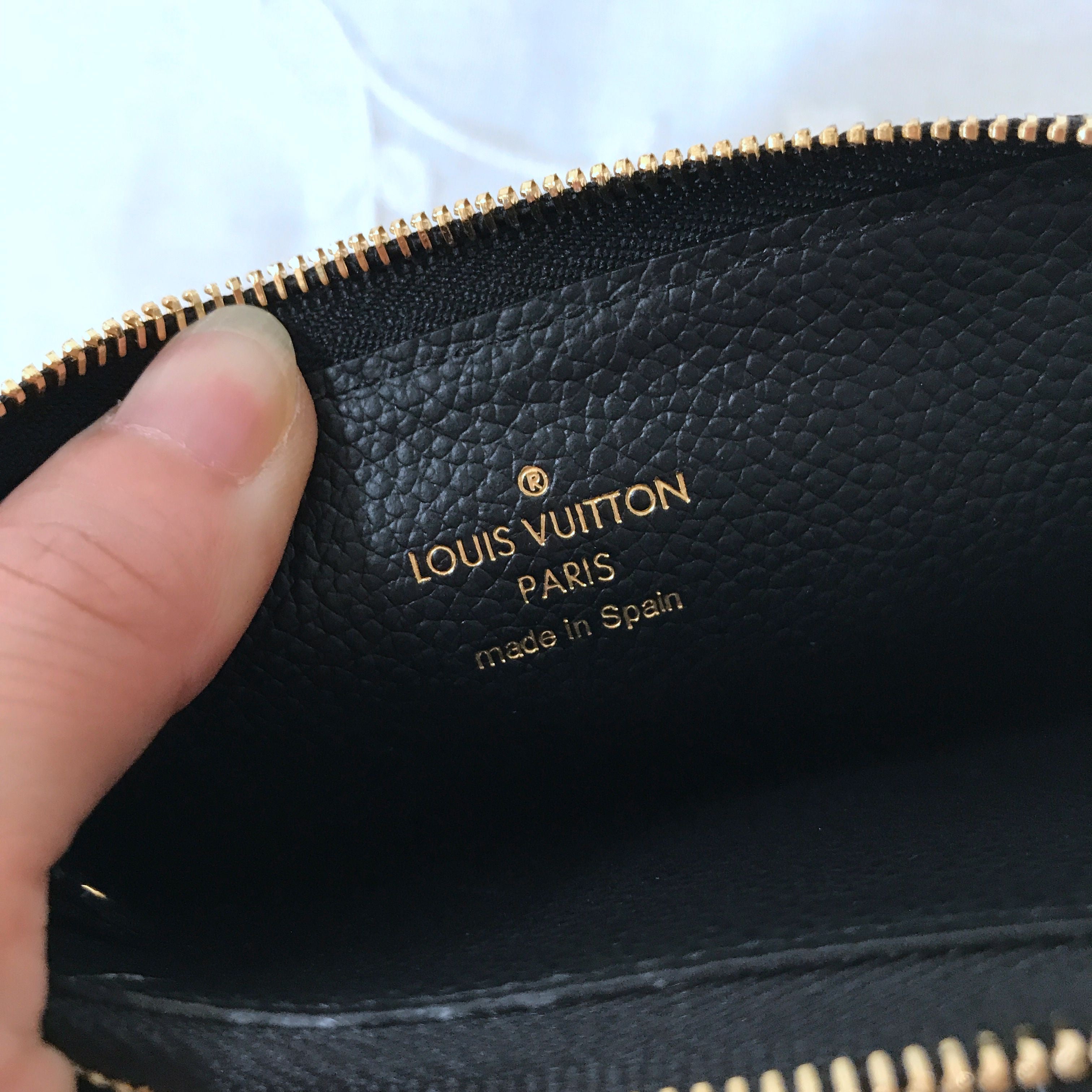 Buttons wallet
