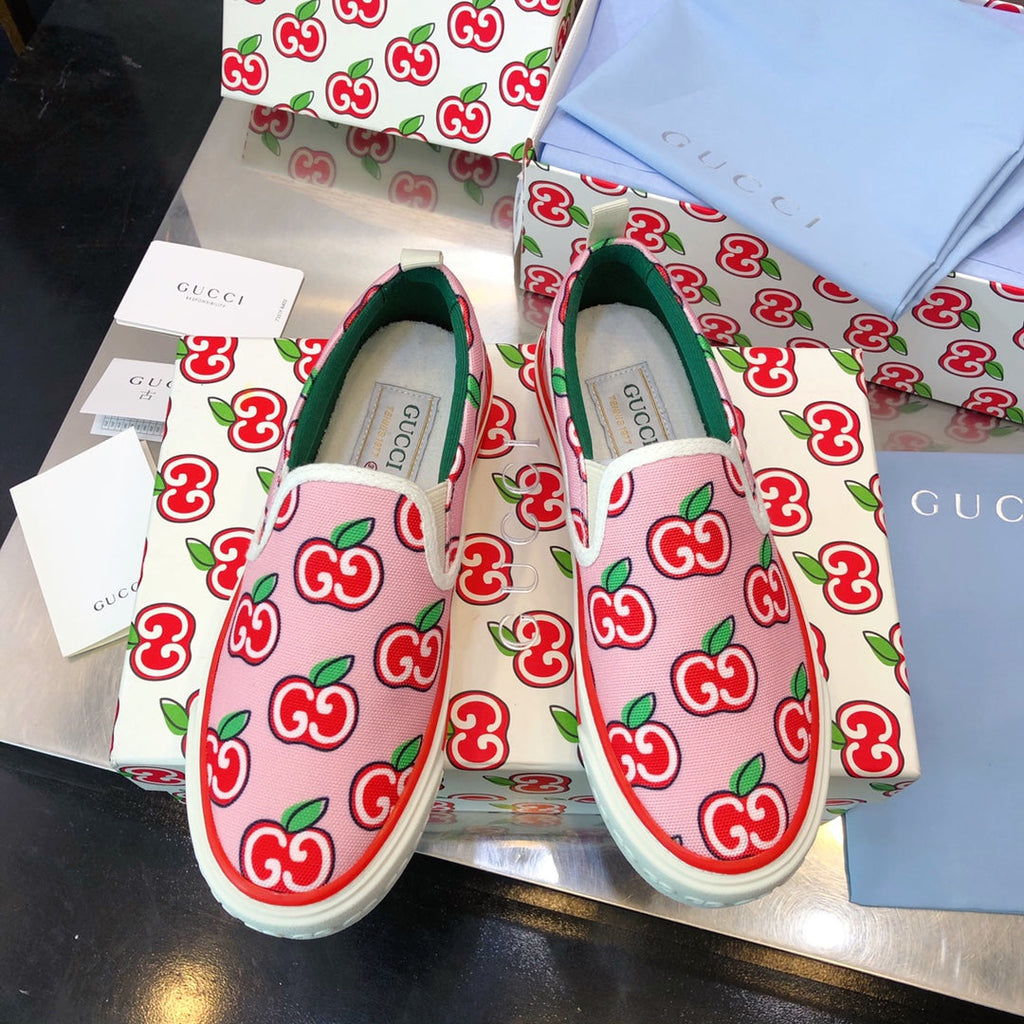 G u c c I slip ons