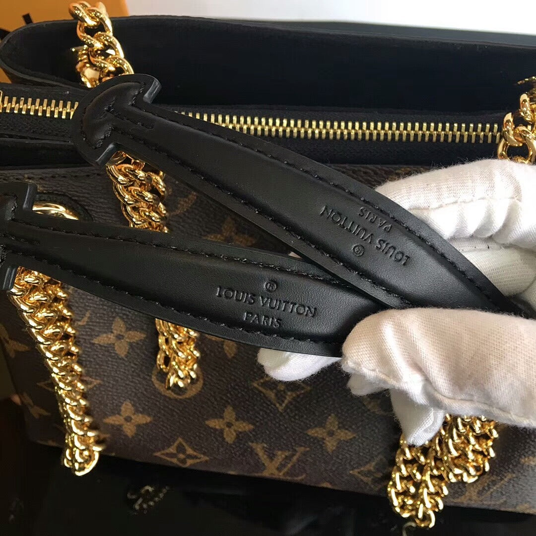 Metal chain handbag