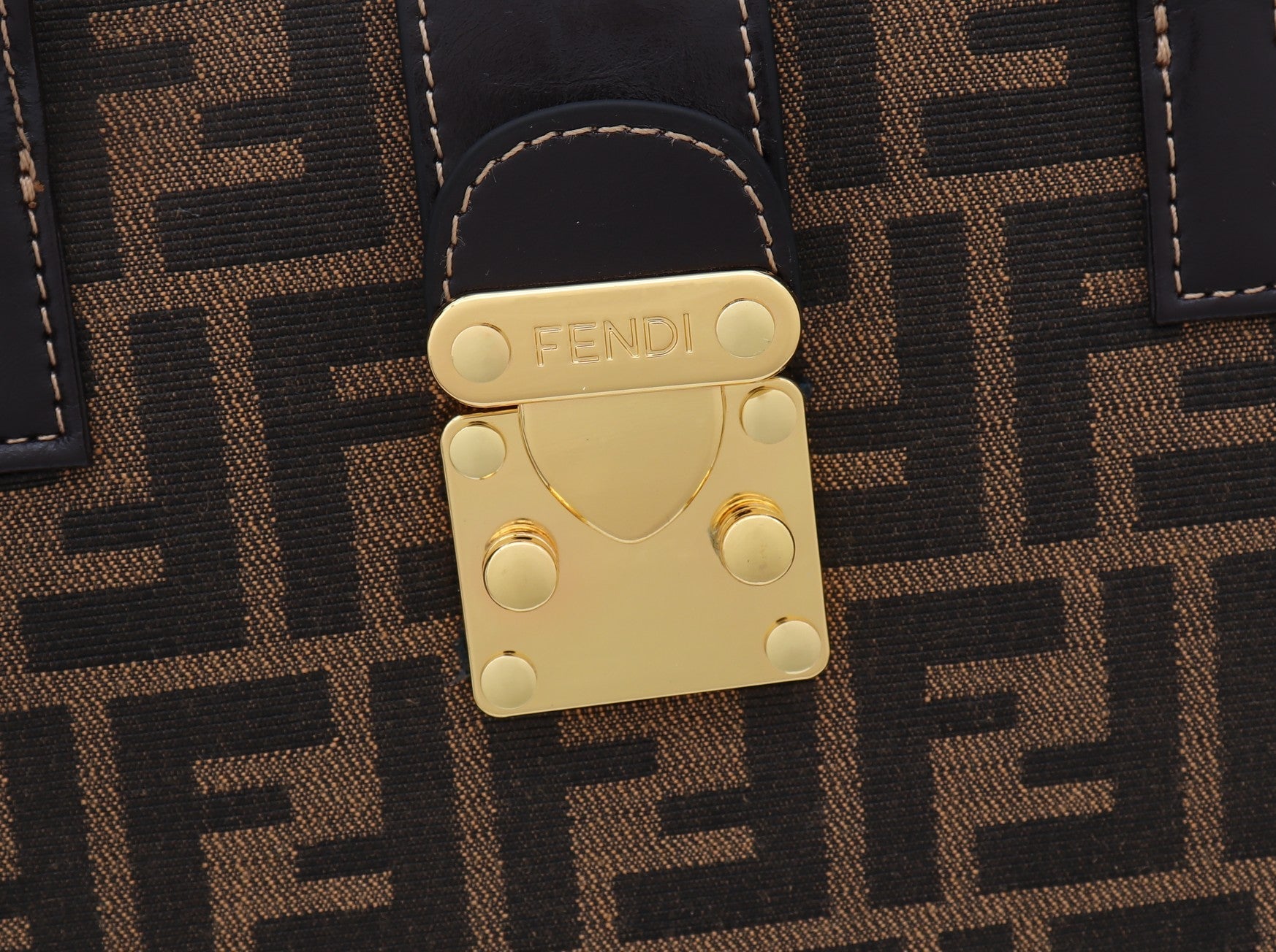 F e n d I 21