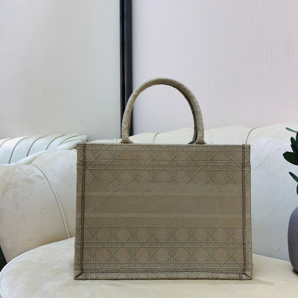 Dior book cream 36cm