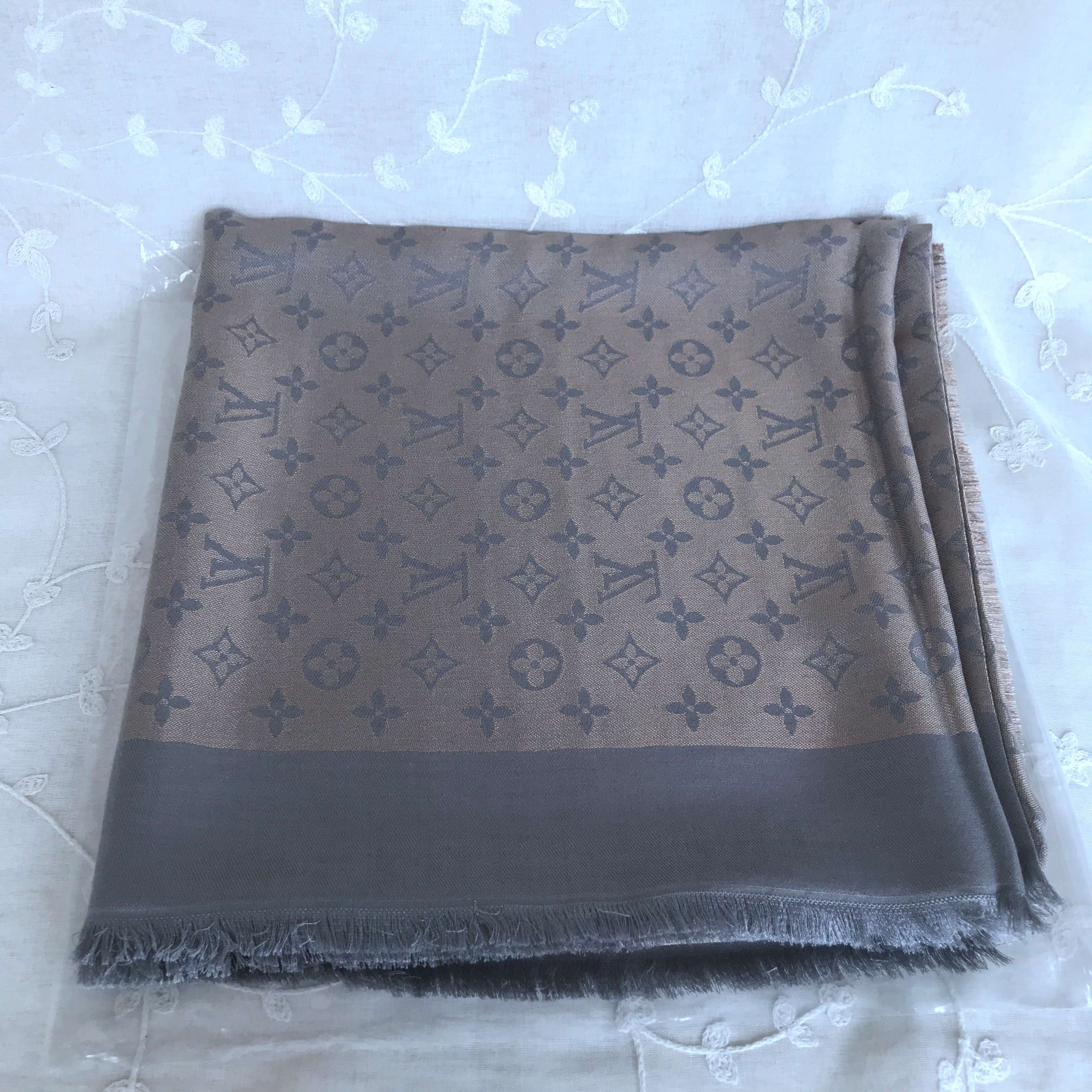 gray scarf