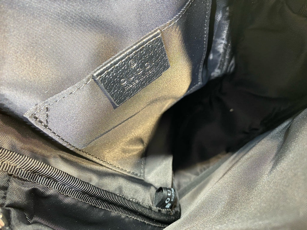 G u c c i backpack 16*22*8.5cm