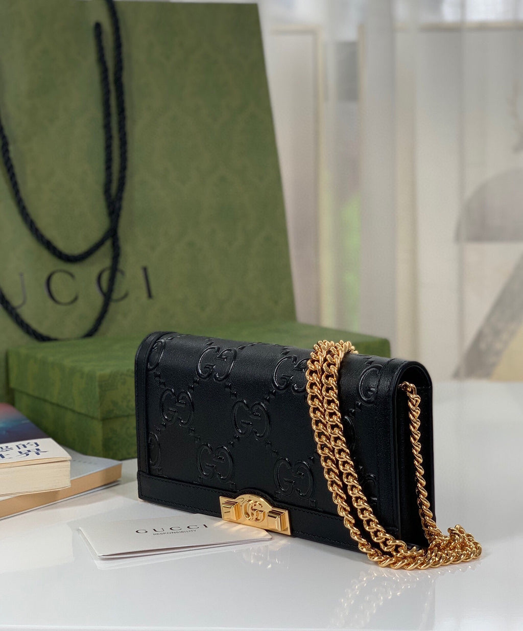 G u c c i black W19 H10 D4cm