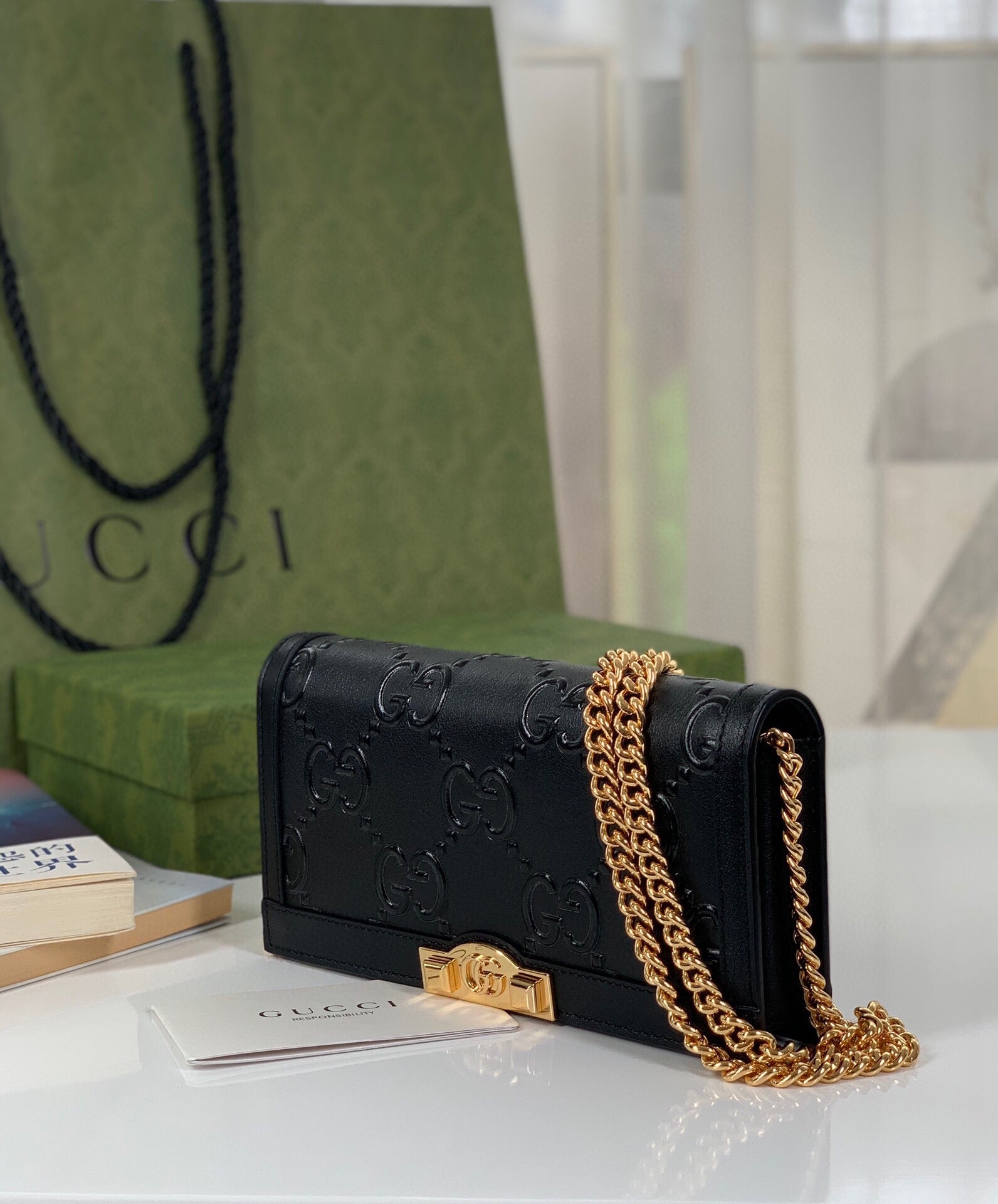 G u c c i black W19 H10 D4cm