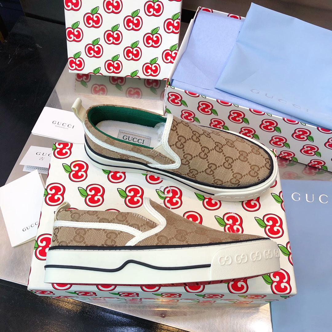 G u c c I slip ons