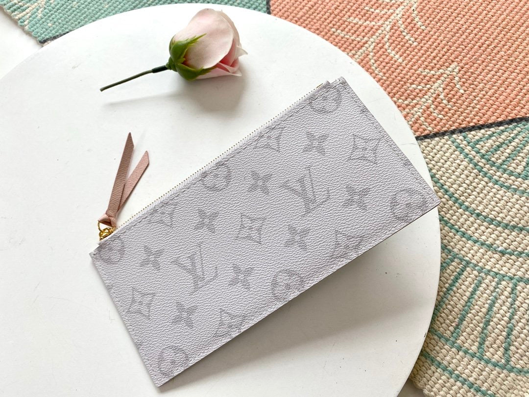pochette white hadbag