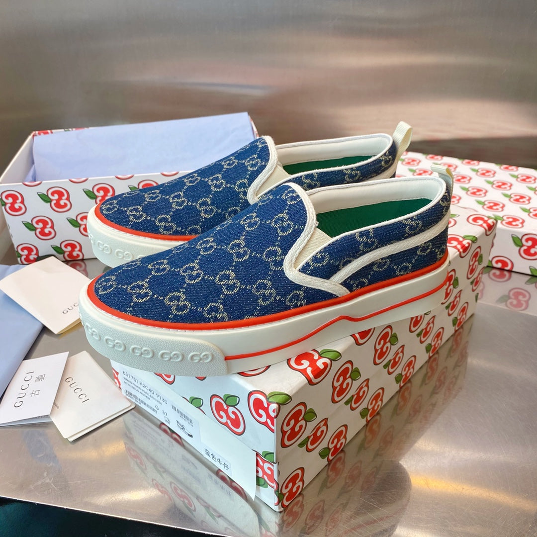 G u c c I slip ons