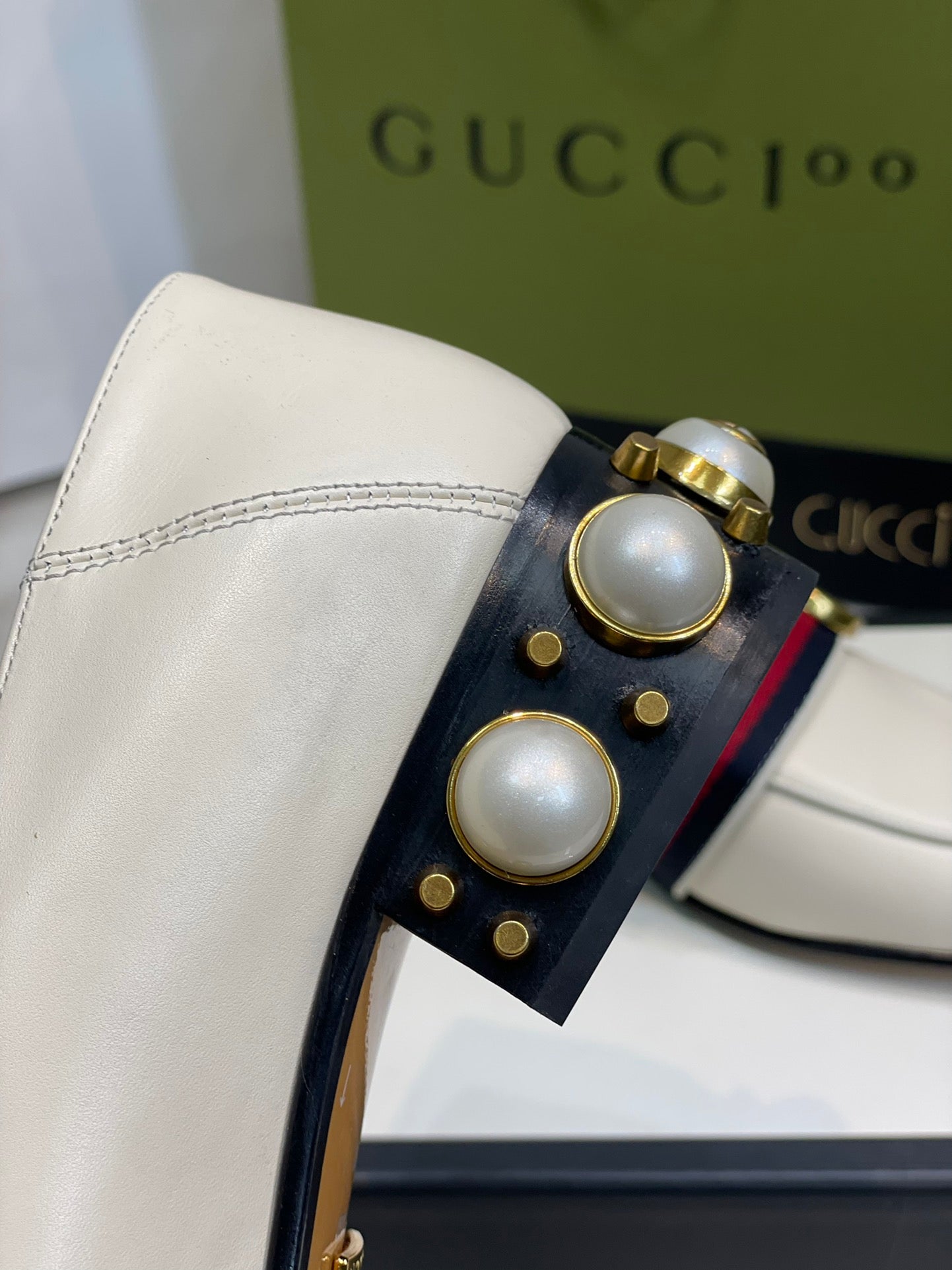 G u c c i pearls