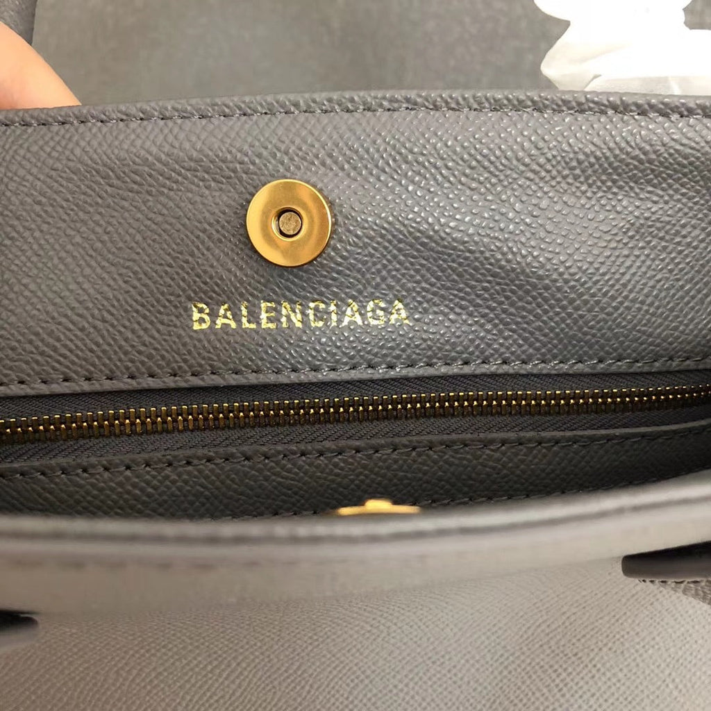 B gray tote