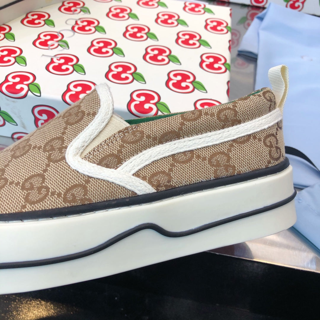 G u c c I slip ons