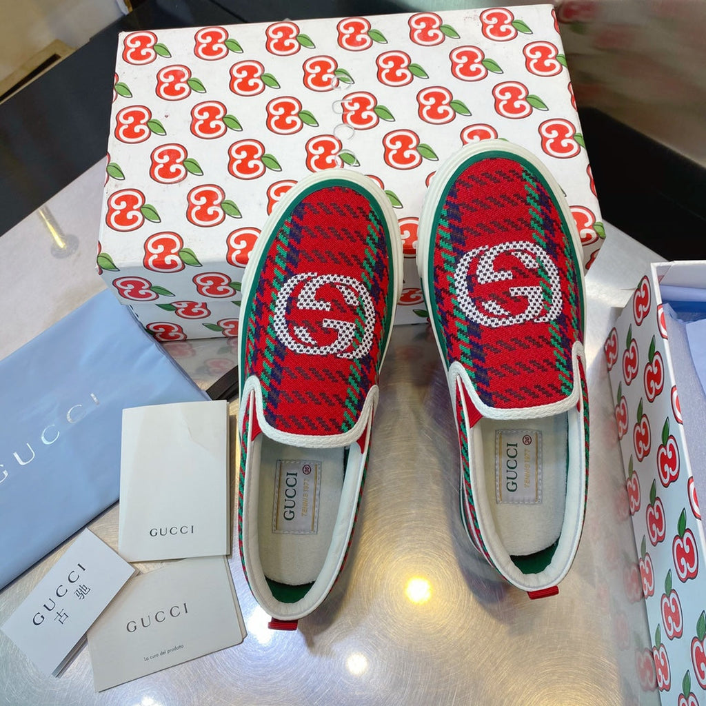 G u c c I slip ons