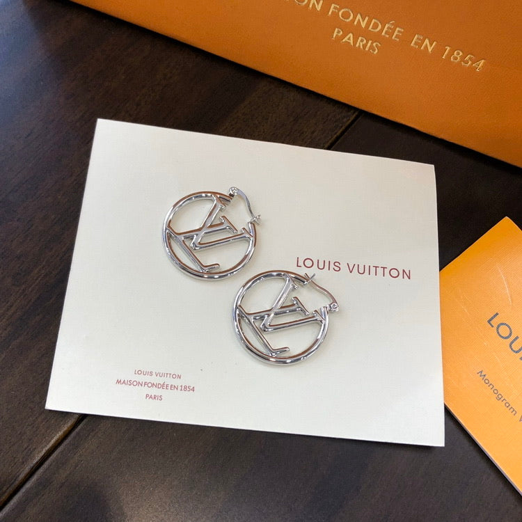 L earrings silver