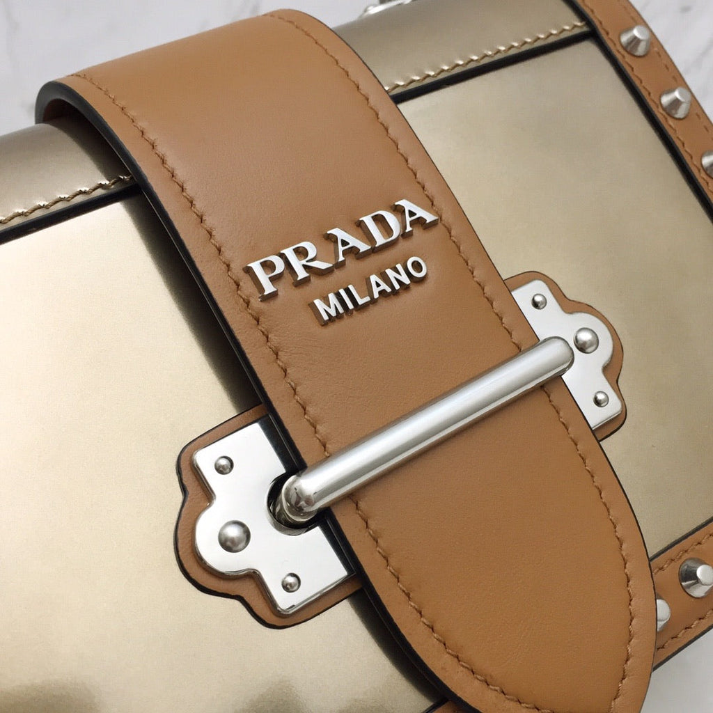 P r a d a cahier
