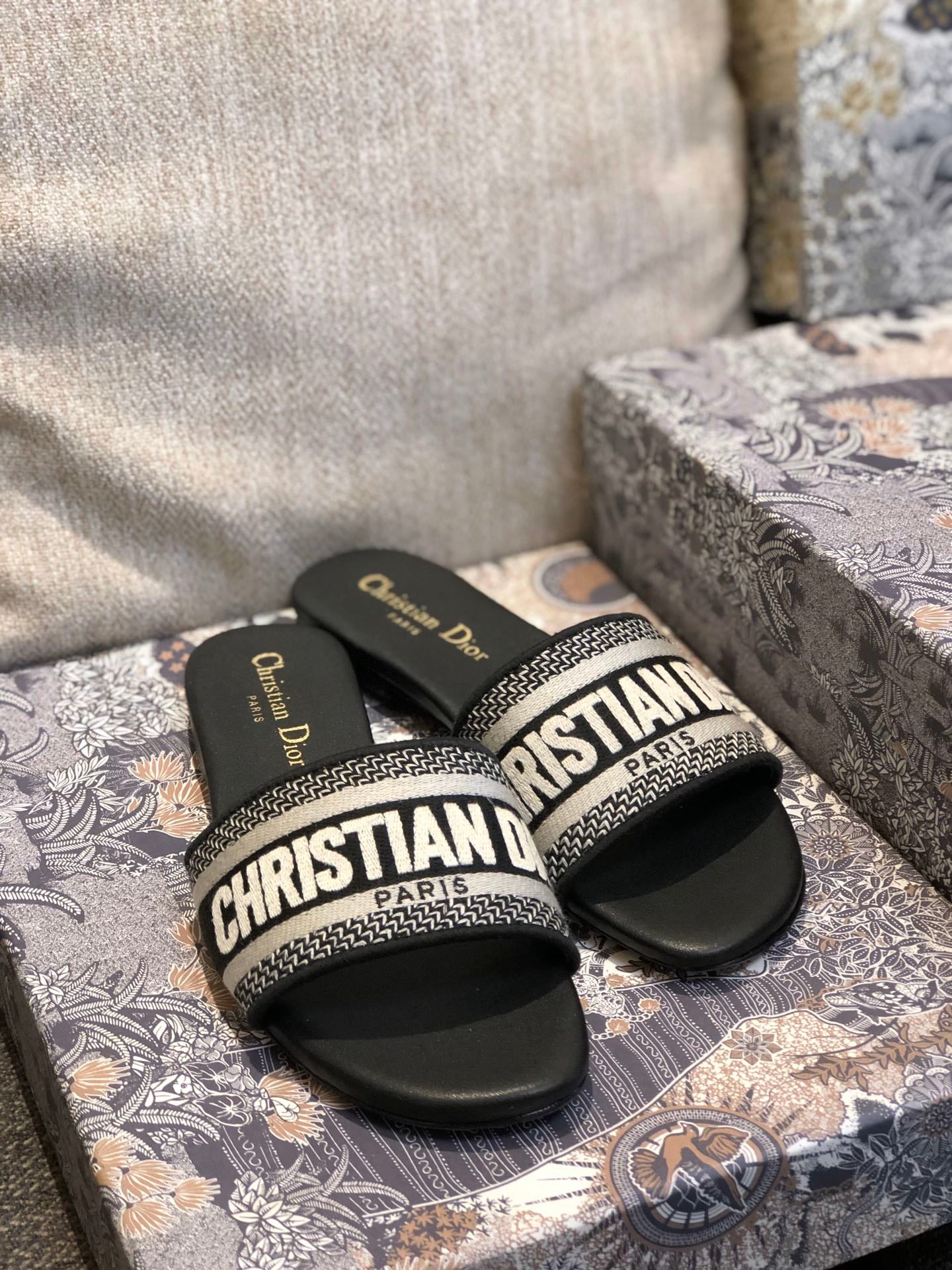 Dior slides black