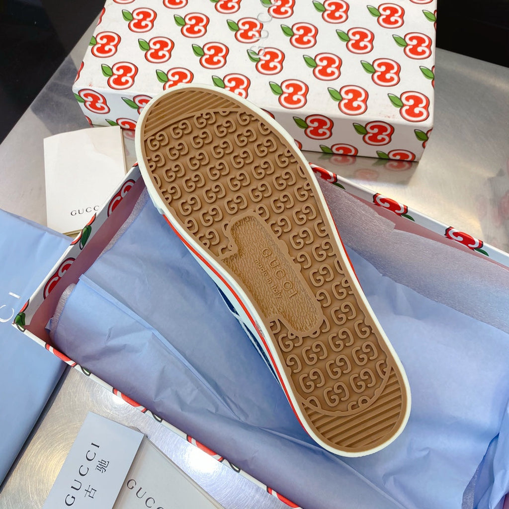 G u c c I slip ons