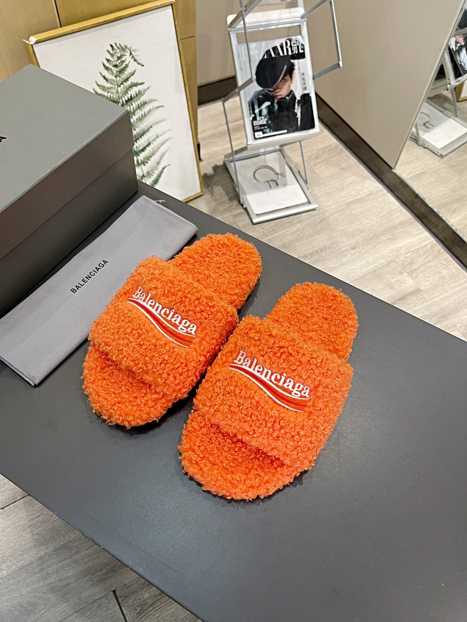 B a l e n c i a g a slippers 2021