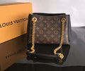 Metal chain handbag