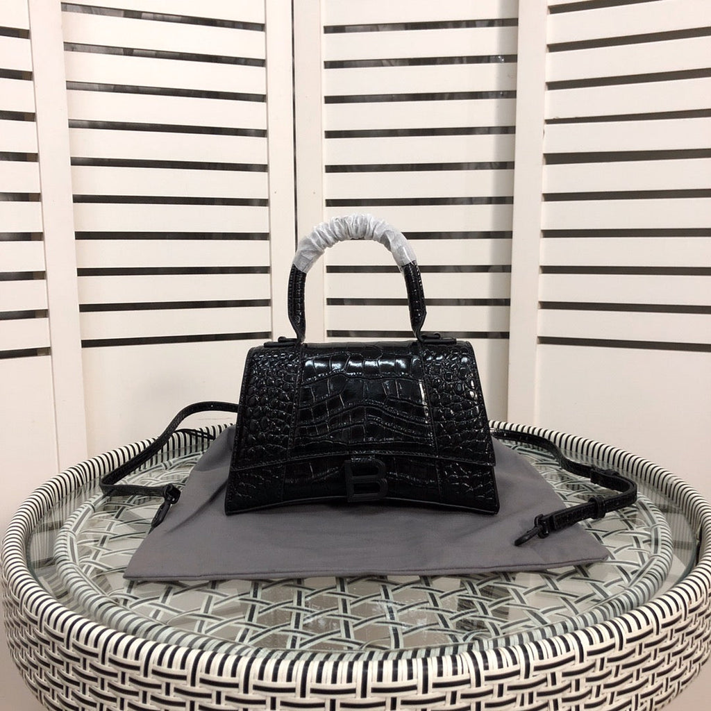 B hourglass black 19cm