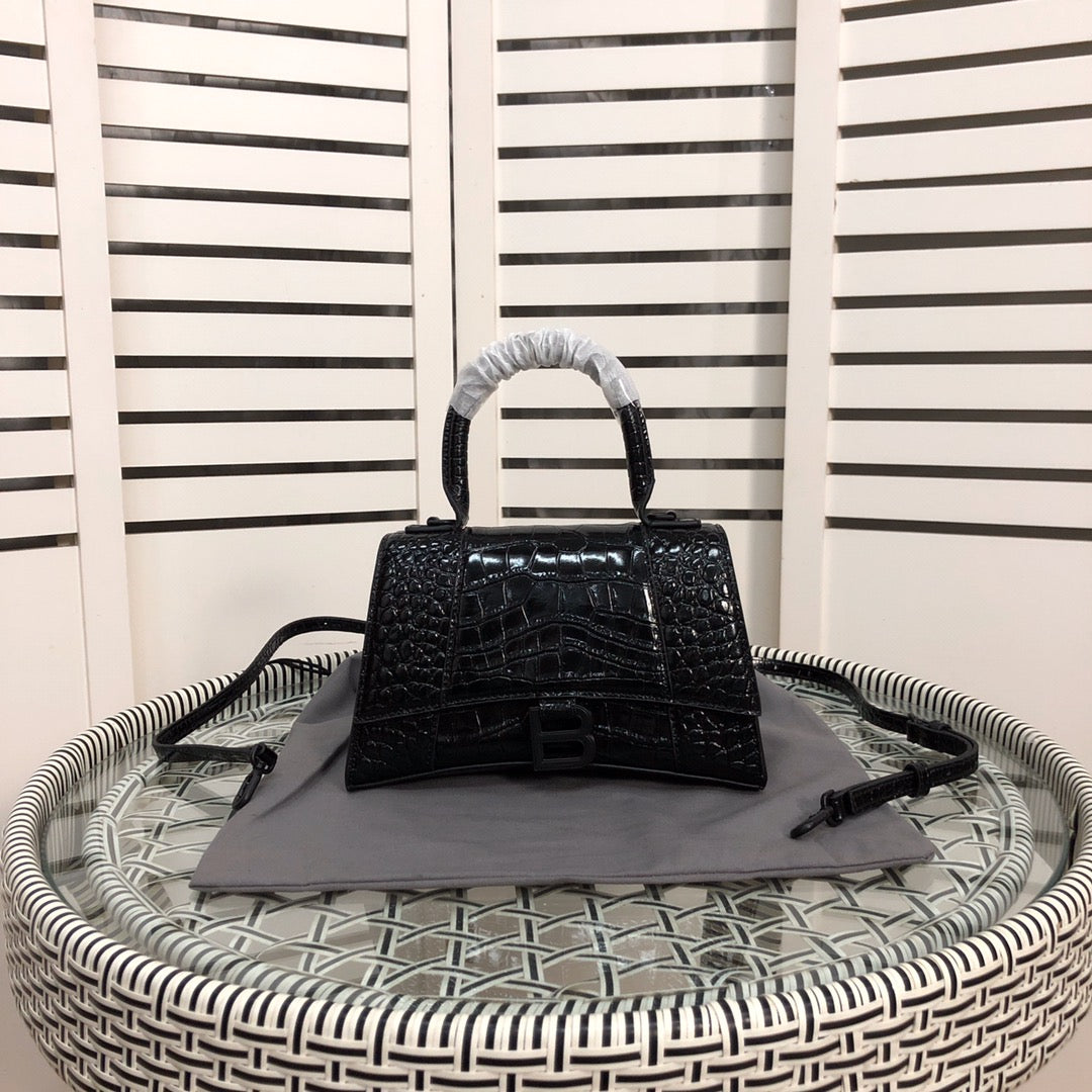 B hourglass black 19cm