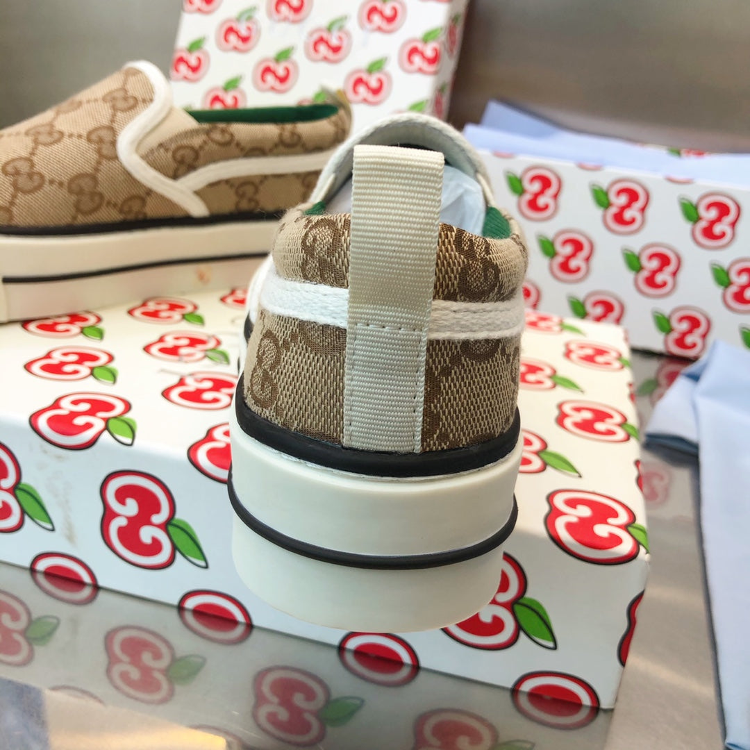 G u c c I slip ons