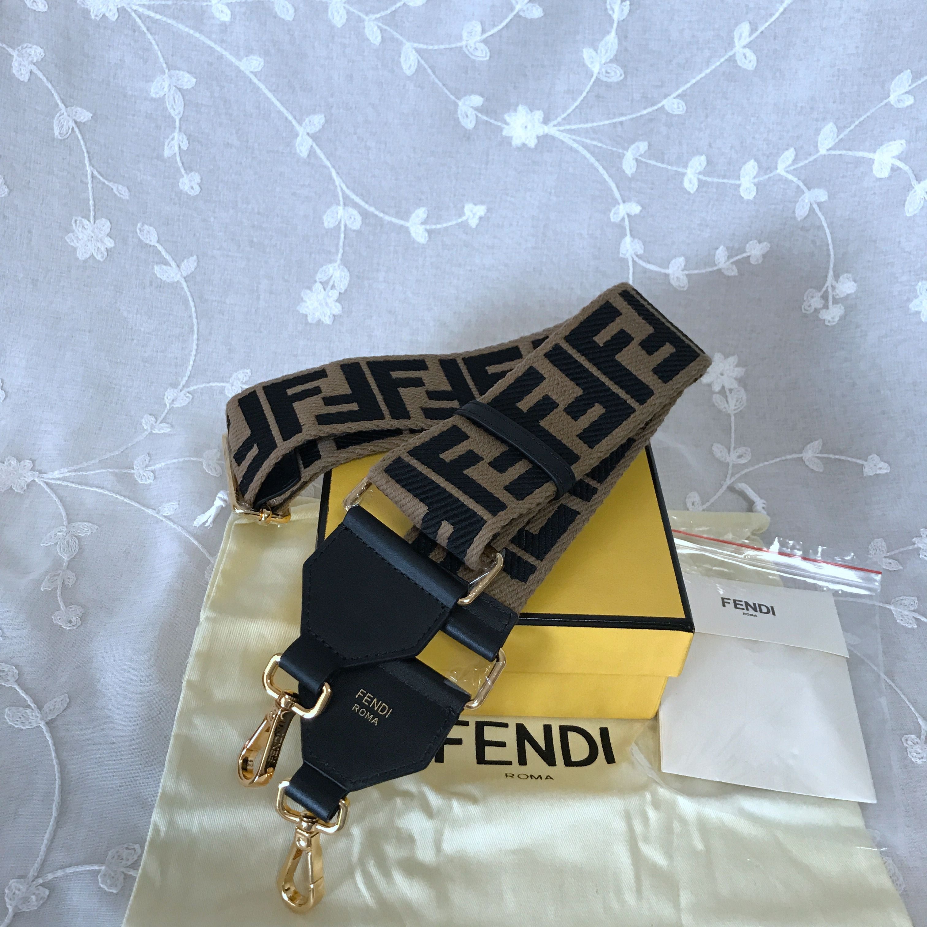 F e n d I strap
