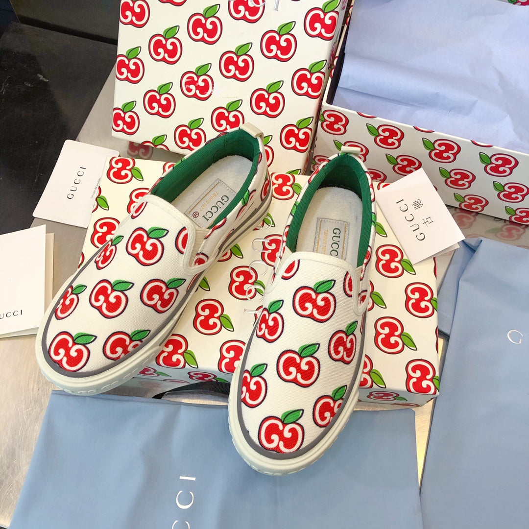 G u c c I slip ons