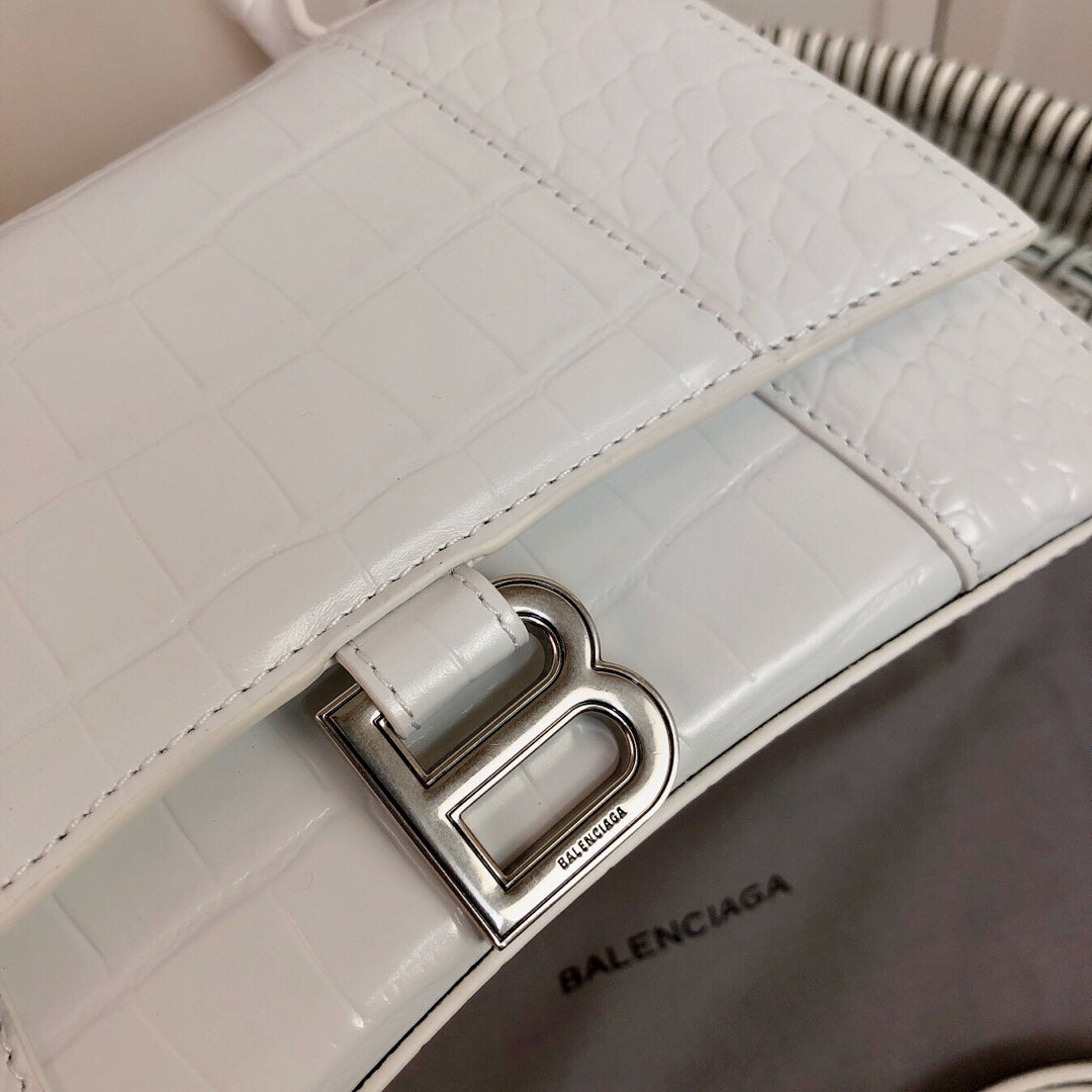 B a l e n c i a g a hourglass white 19*13*8cm。