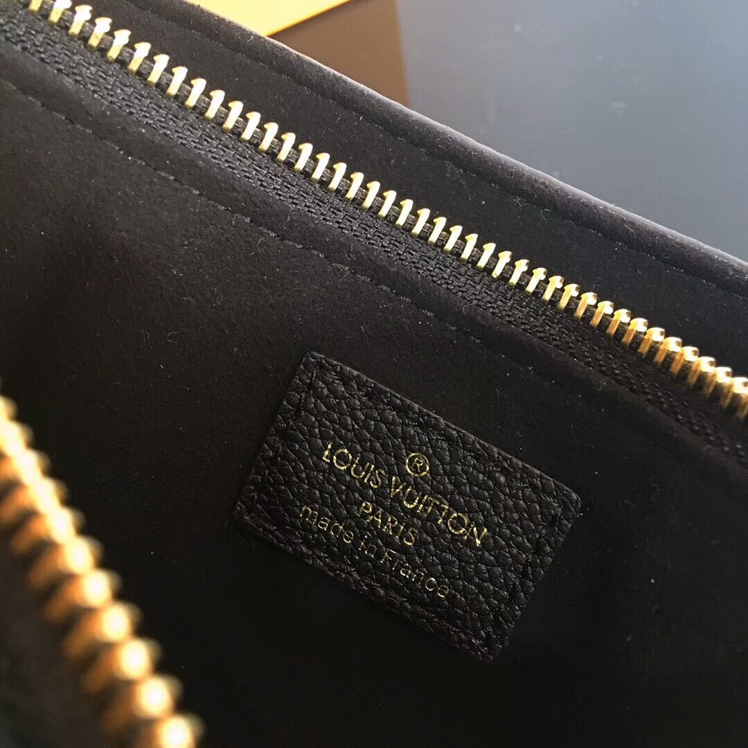 Metal chain handbag