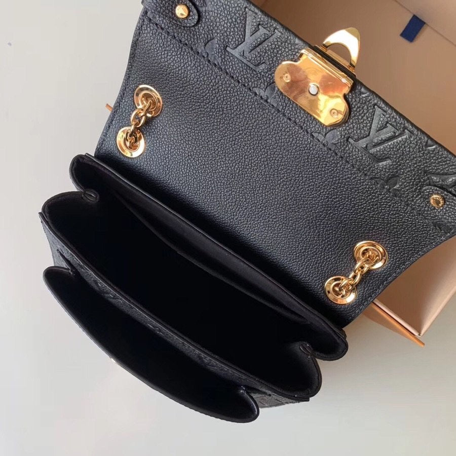 black handbag size 21-15-8cm