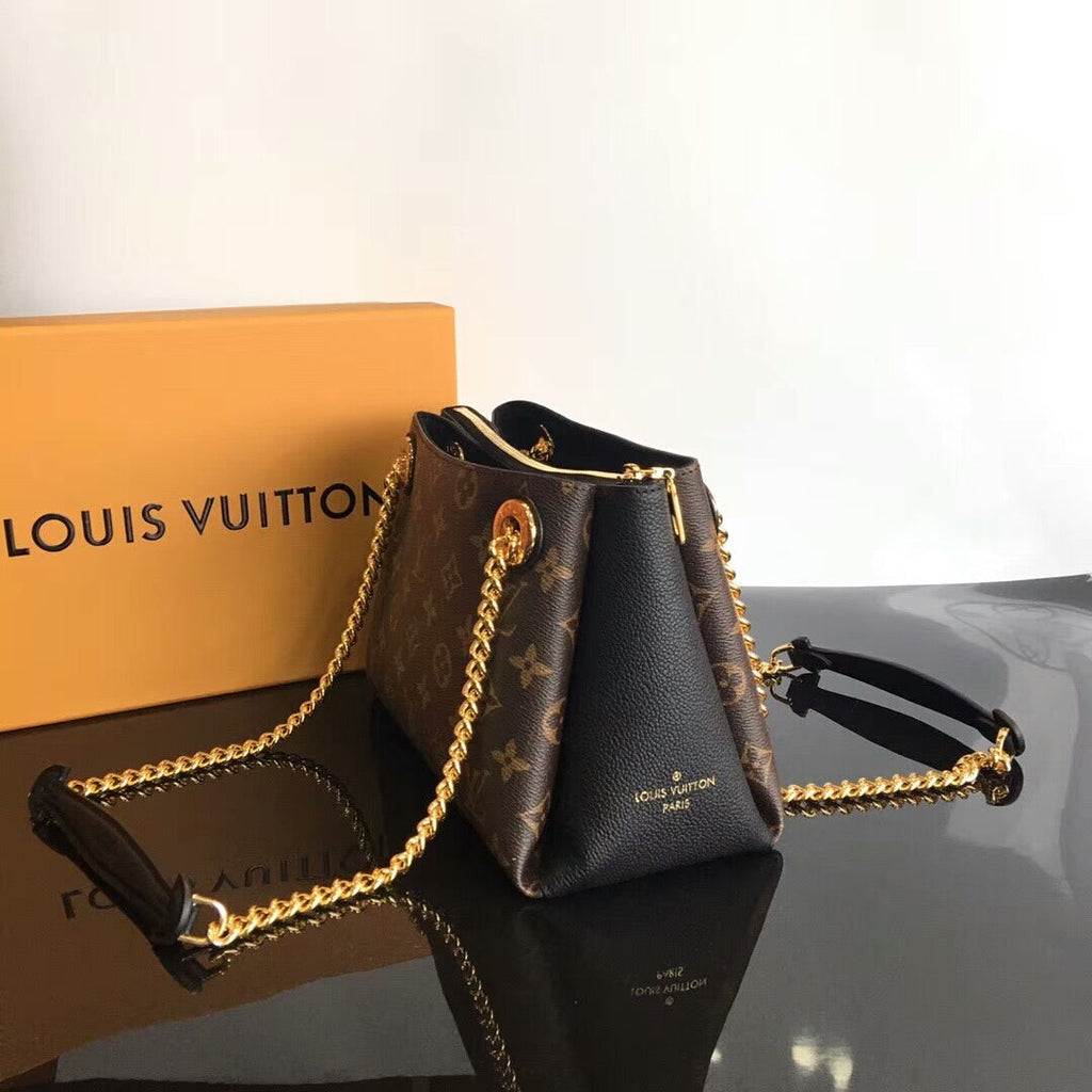 Metal chain handbag
