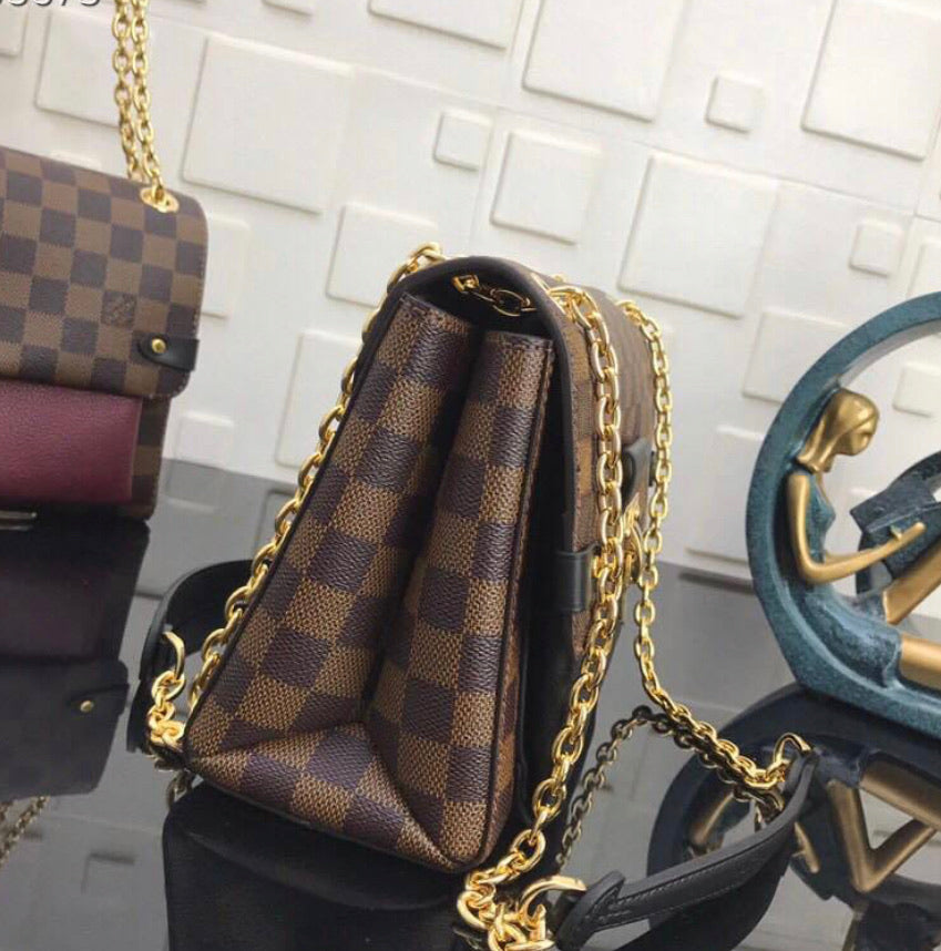 Metal chain handbag