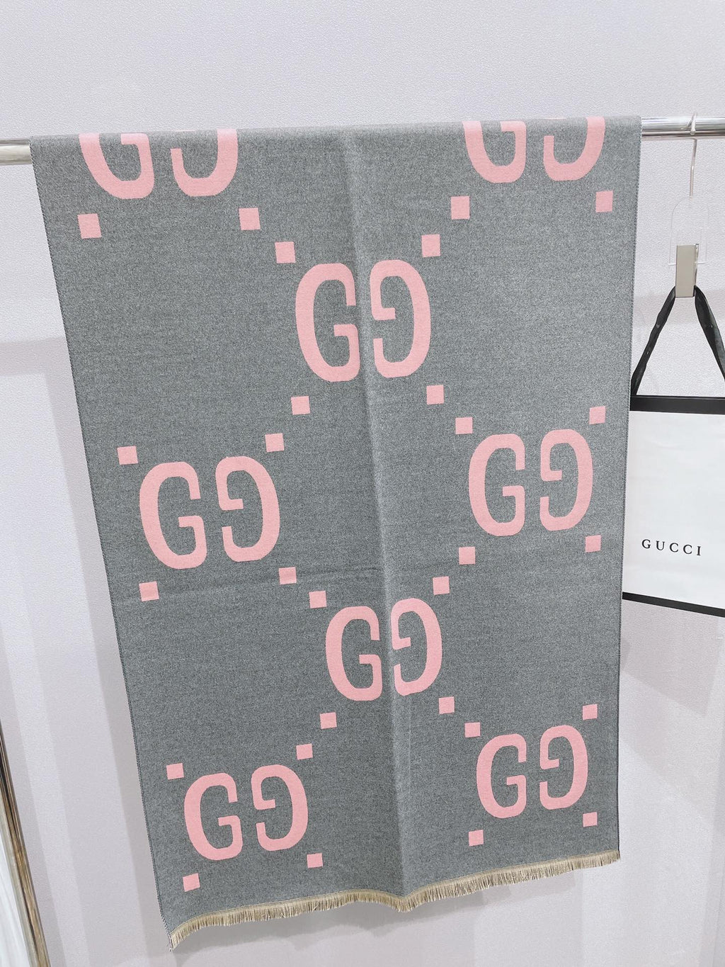 G u c c i scarf