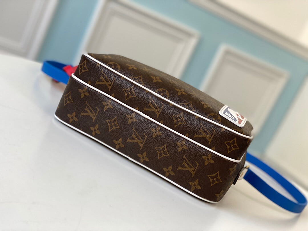 messenger handbag