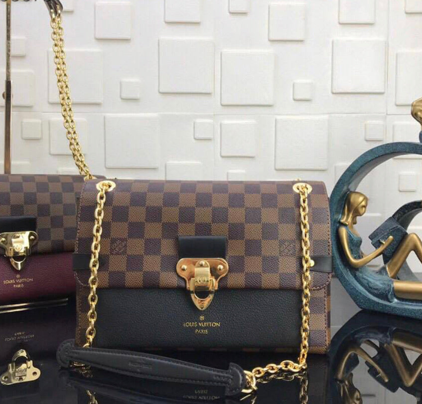 Metal chain handbag